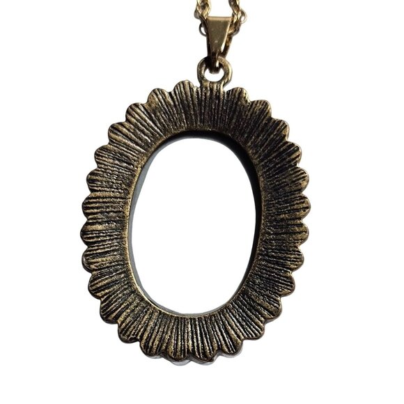 Vintage Floral Cameo 1.5" Pendant 23" Necklace Faux Pearl Beads & Brass Chain - Picture 2 of 6